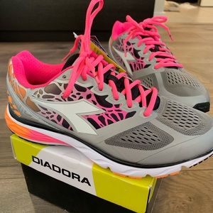 Diadora Mythos Blueshield running shoes- size 9